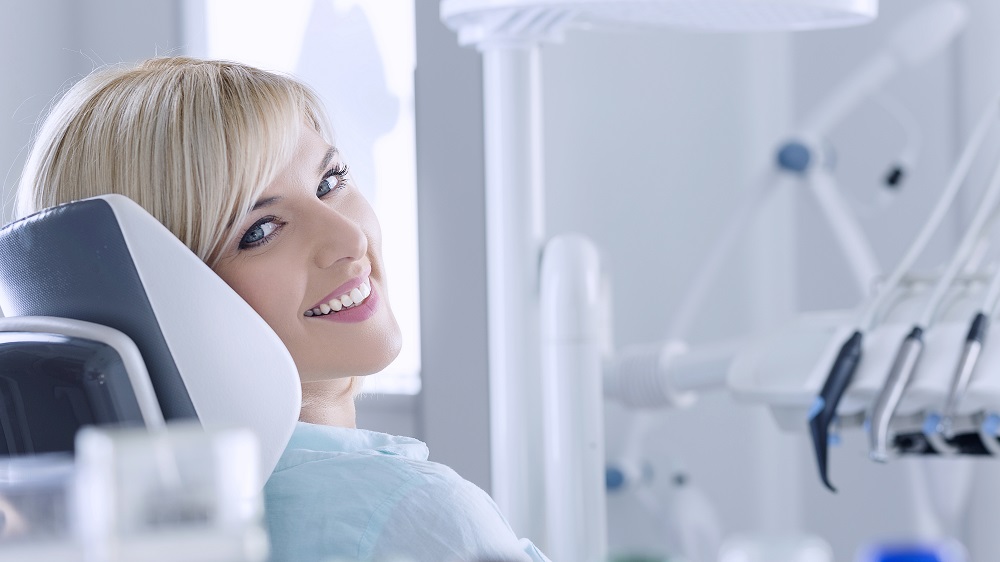 woman smiling after tooth coloured fillings