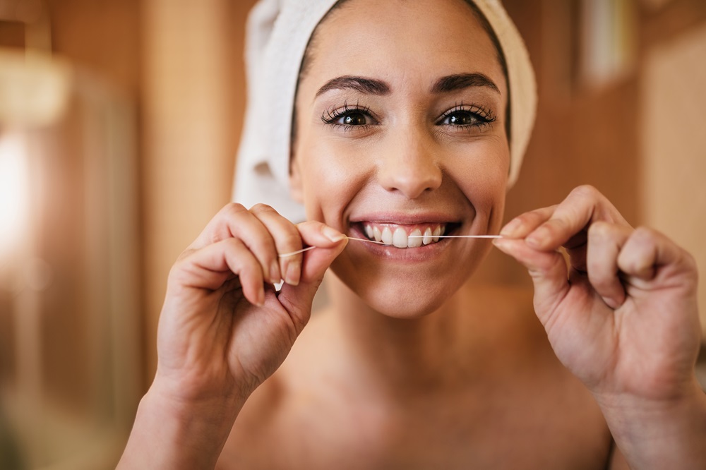 woman doing flossing
